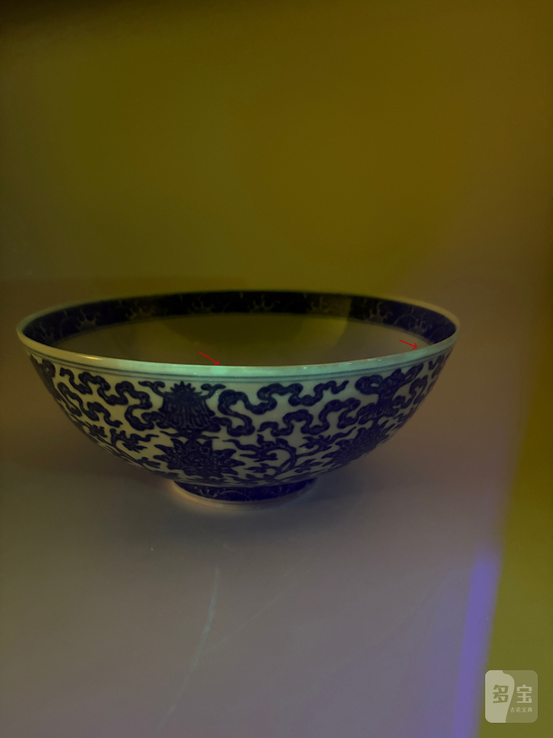 清乾隆 青花莲托八宝纹大碗 - 图20
